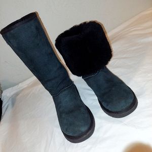 Black Womans Ugg boots. Size 9